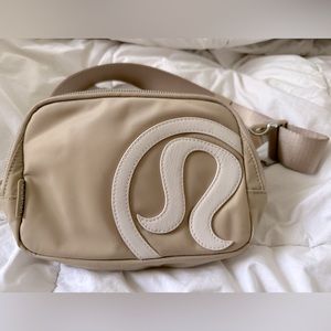 Lululemon Everywhere Belt Bag 1L